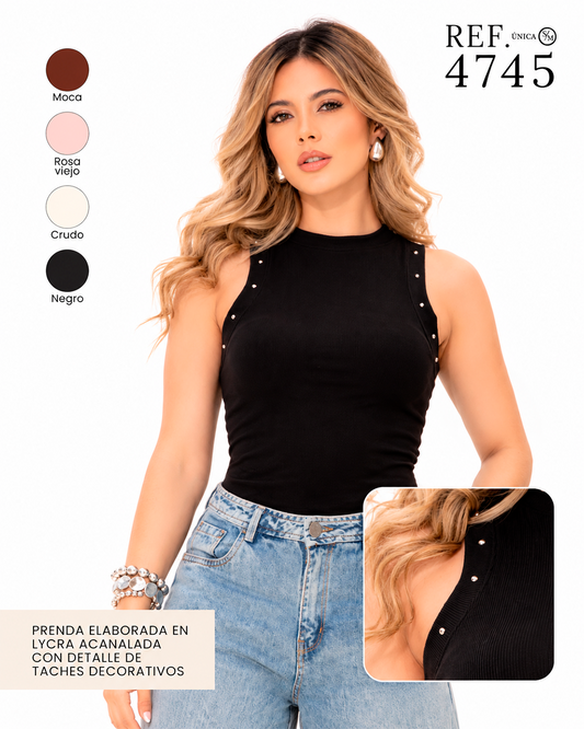 Blusa Acanalada Sin Mangas Cuello Alto con Tachas